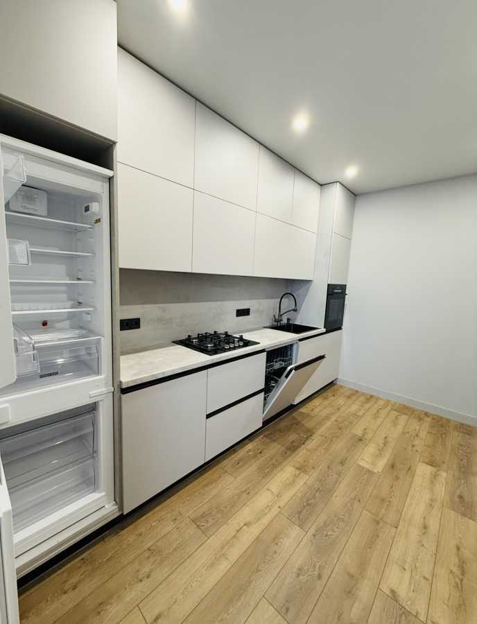 Продаж 2-кімнатної квартири 67 м², Молодіжна вул., 5