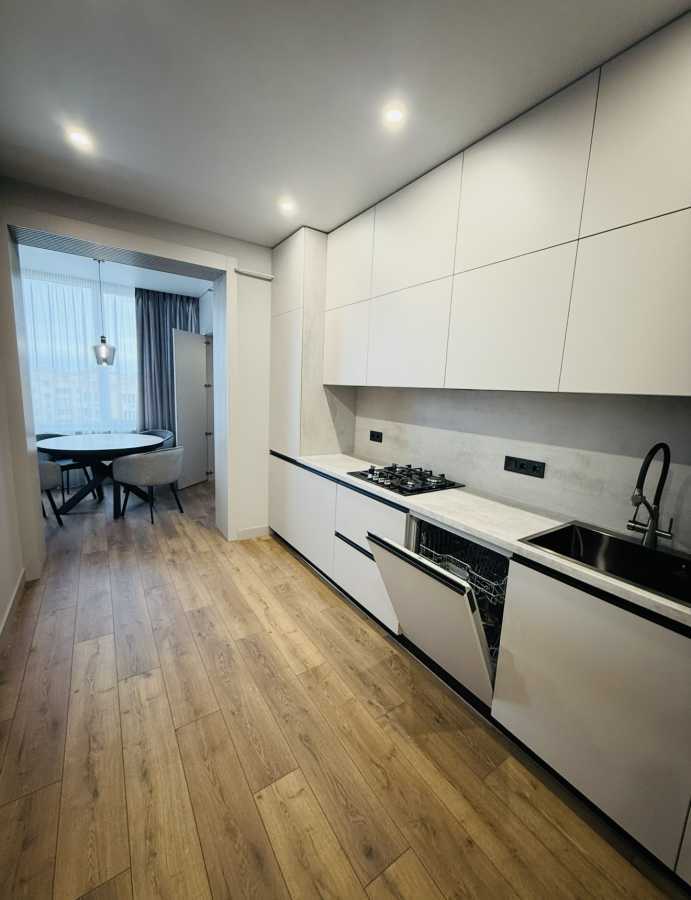 Продаж 2-кімнатної квартири 67 м², Молодіжна вул., 5