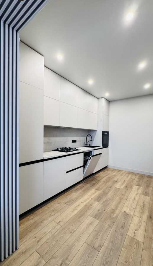 Продаж 2-кімнатної квартири 67 м², Молодіжна вул., 5
