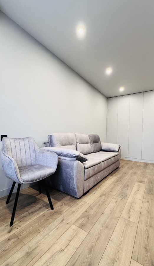 Продаж 2-кімнатної квартири 67 м², Молодіжна вул., 5