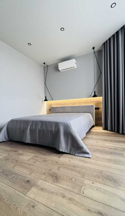 Продаж 2-кімнатної квартири 67 м², Молодіжна вул., 5