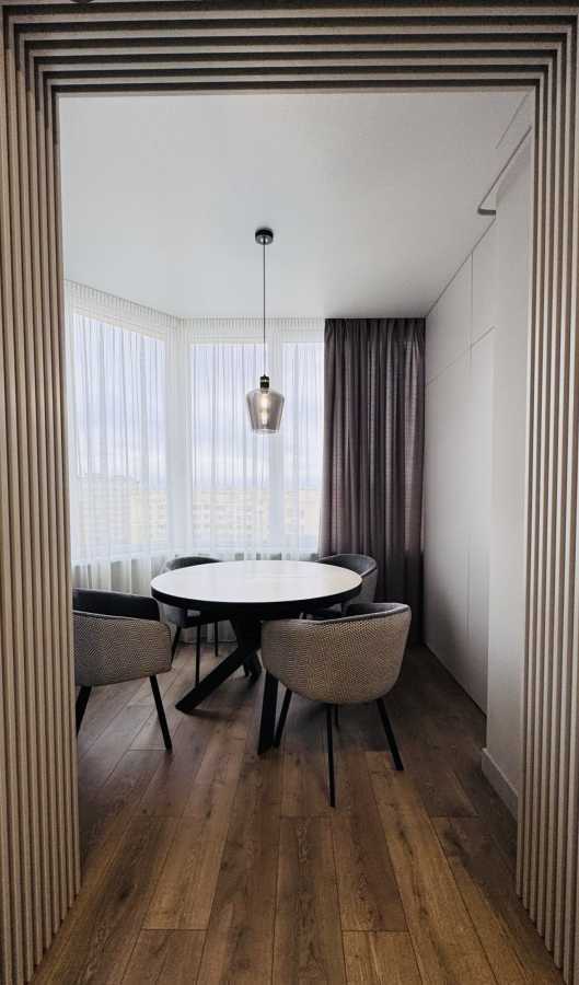 Продаж 2-кімнатної квартири 67 м², Молодіжна вул., 5