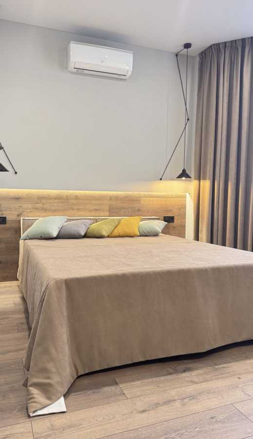 Продаж 2-кімнатної квартири 67 м², Молодіжна вул., 5