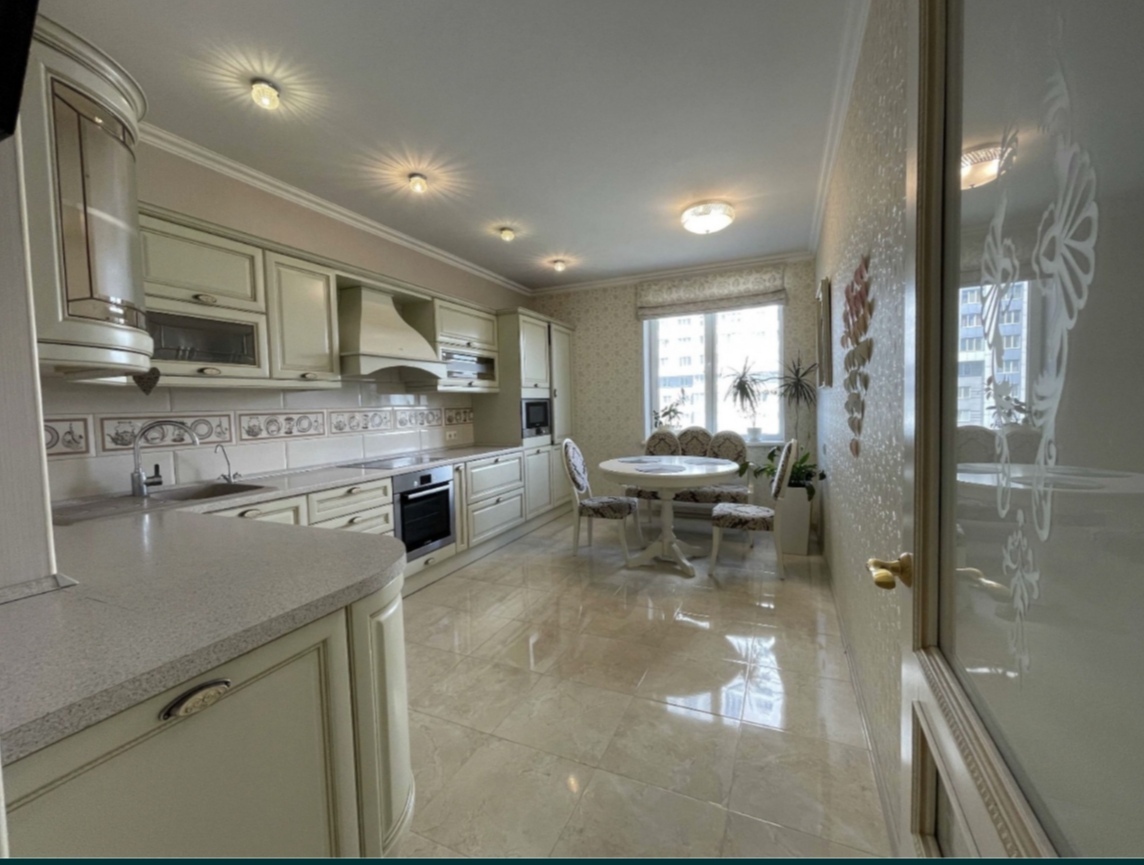 Продаж 3-кімнатної квартири 115 м², Дніпровська наб., 1А