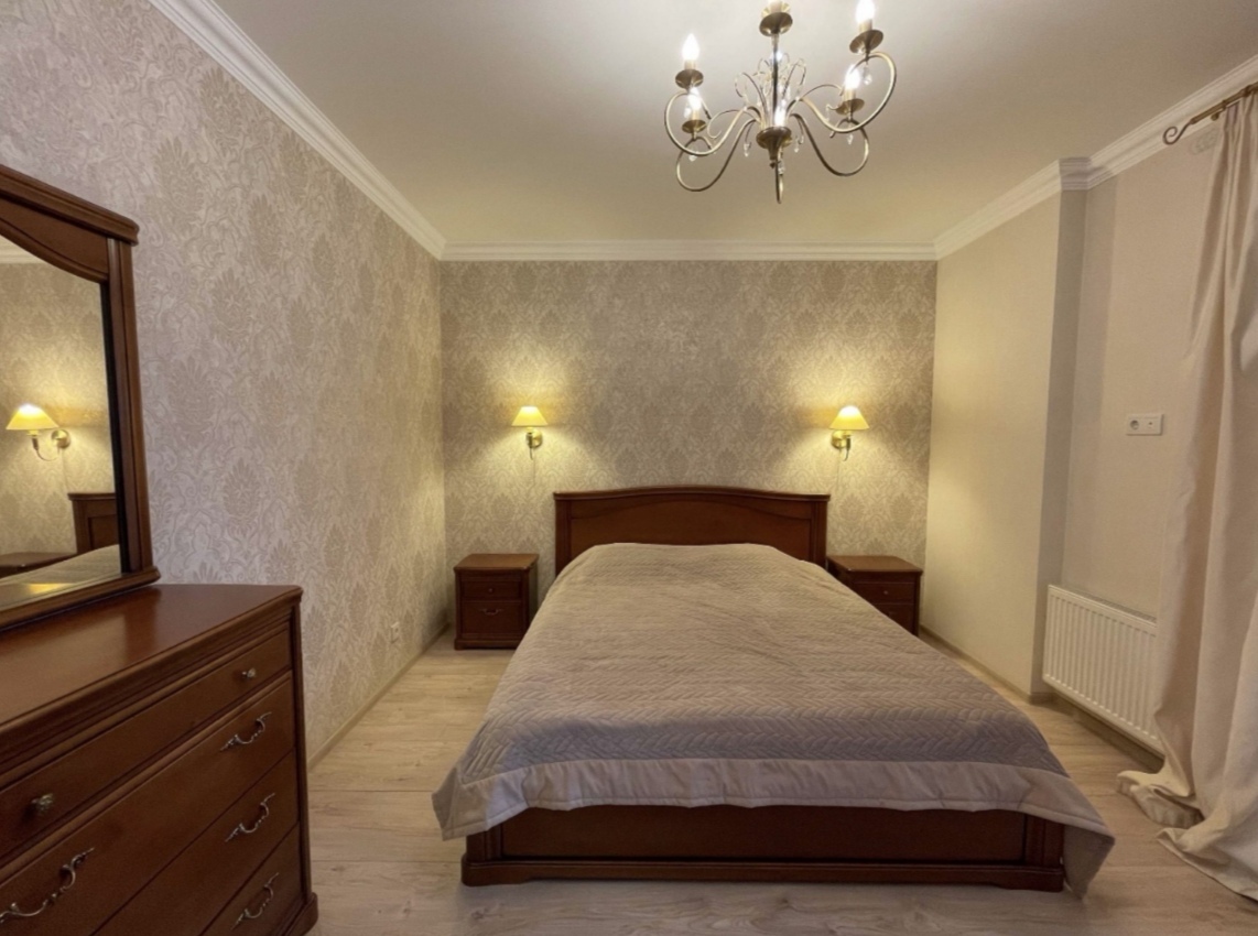 Продаж 3-кімнатної квартири 115 м², Дніпровська наб., 1А