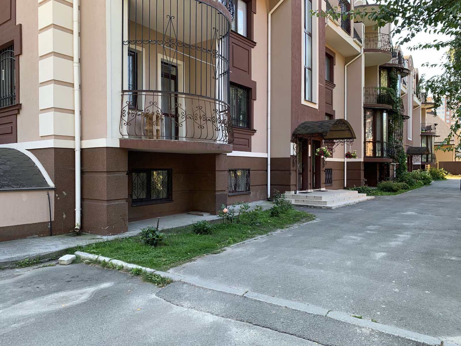 Оренда приміщення вільного призначення 300 м², Драгоманова вул., 15