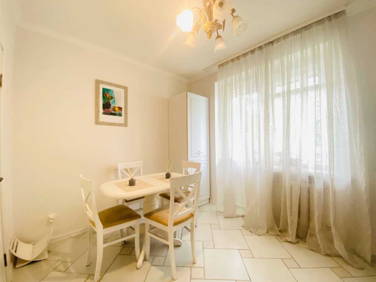 Оренда 3-кімнатної квартири 93 м², Шовковична вул., 29