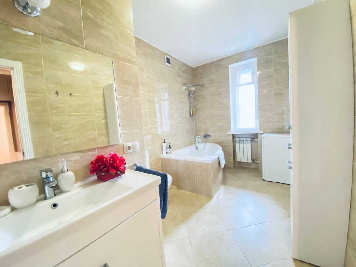 Оренда 3-кімнатної квартири 93 м², Шовковична вул., 29