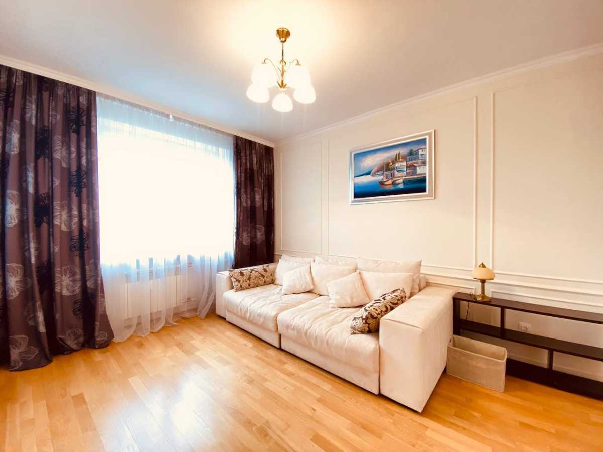 Оренда 3-кімнатної квартири 93 м², Шовковична вул., 29