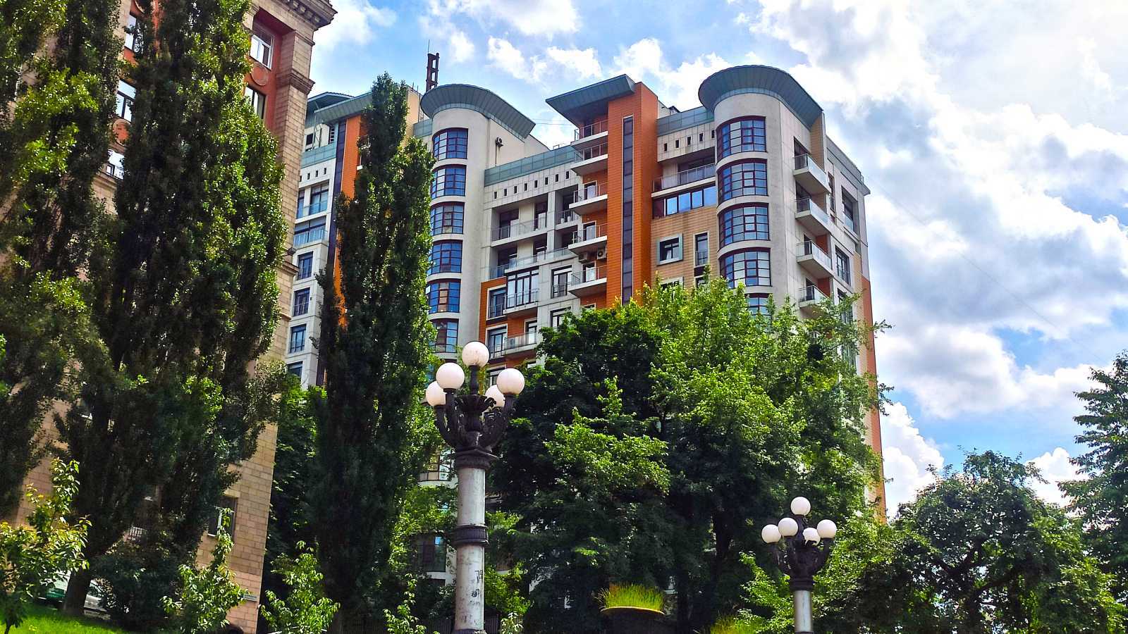 Продажа 5-комнатной квартиры 212 м², Крещатик ул., 27Б