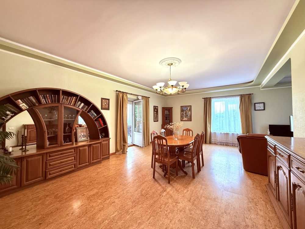 Оренда будинку 200 м², Листопадна вул.