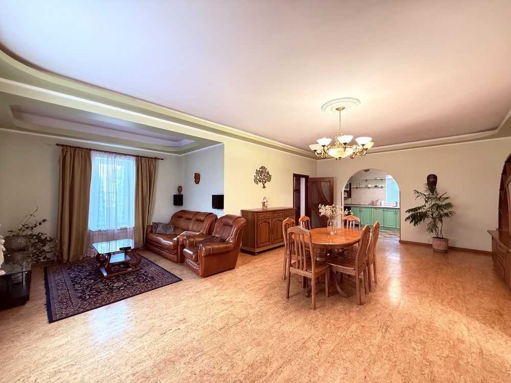 Оренда будинку 200 м², Листопадна вул.