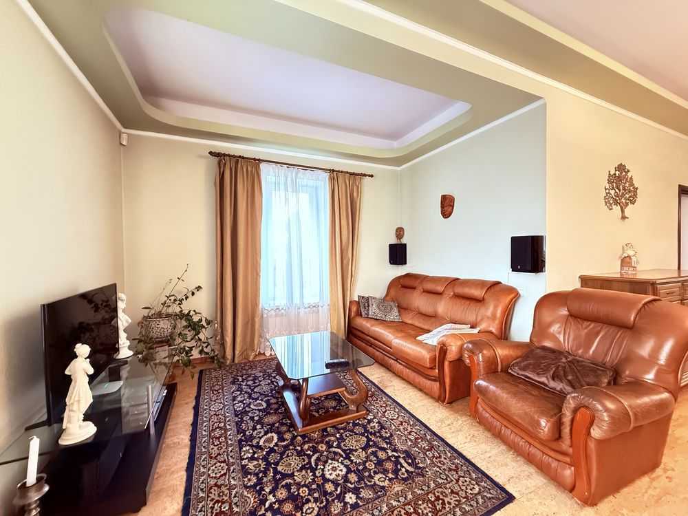 Оренда будинку 200 м², Листопадна вул.
