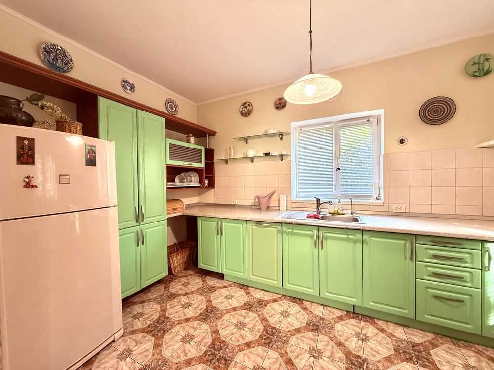 Оренда будинку 200 м², Листопадна вул.