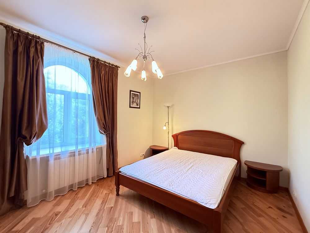 Оренда будинку 200 м², Листопадна вул.