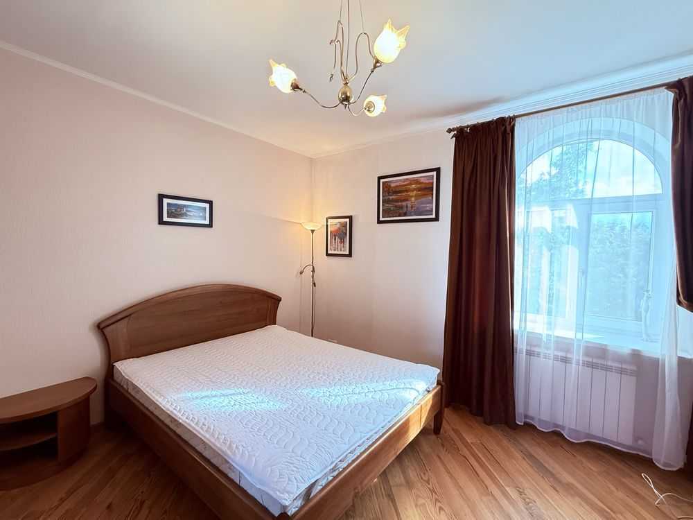 Оренда будинку 200 м², Листопадна вул.