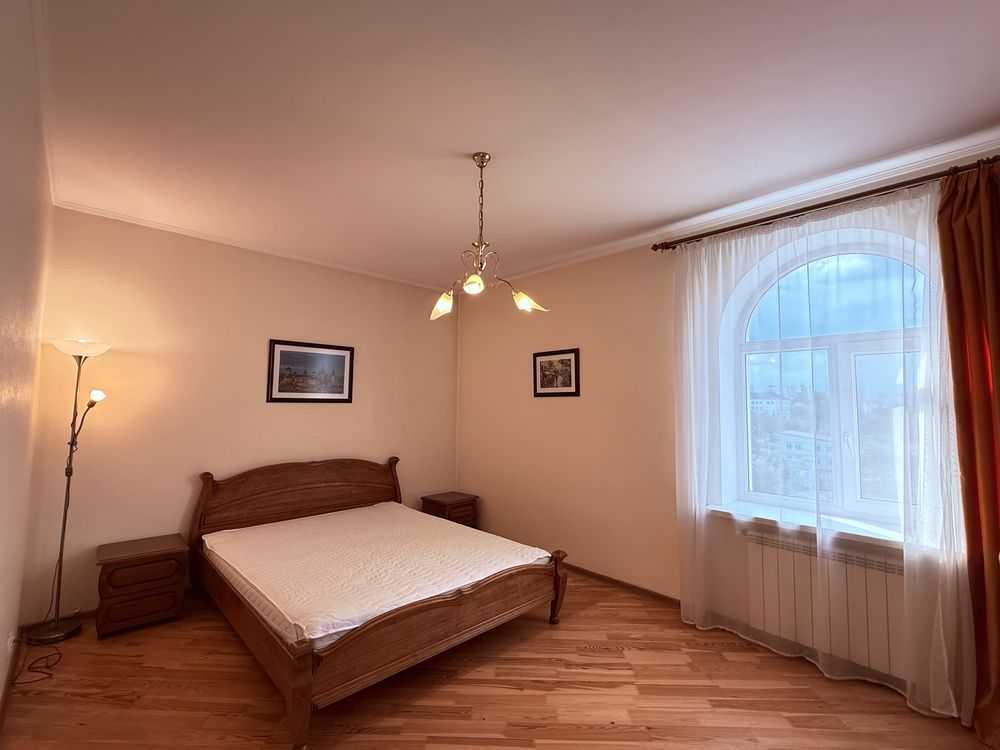 Оренда будинку 200 м², Листопадна вул.