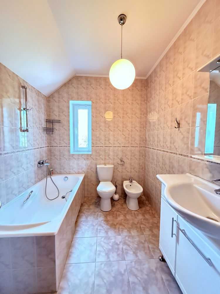 Оренда будинку 200 м², Листопадна вул.