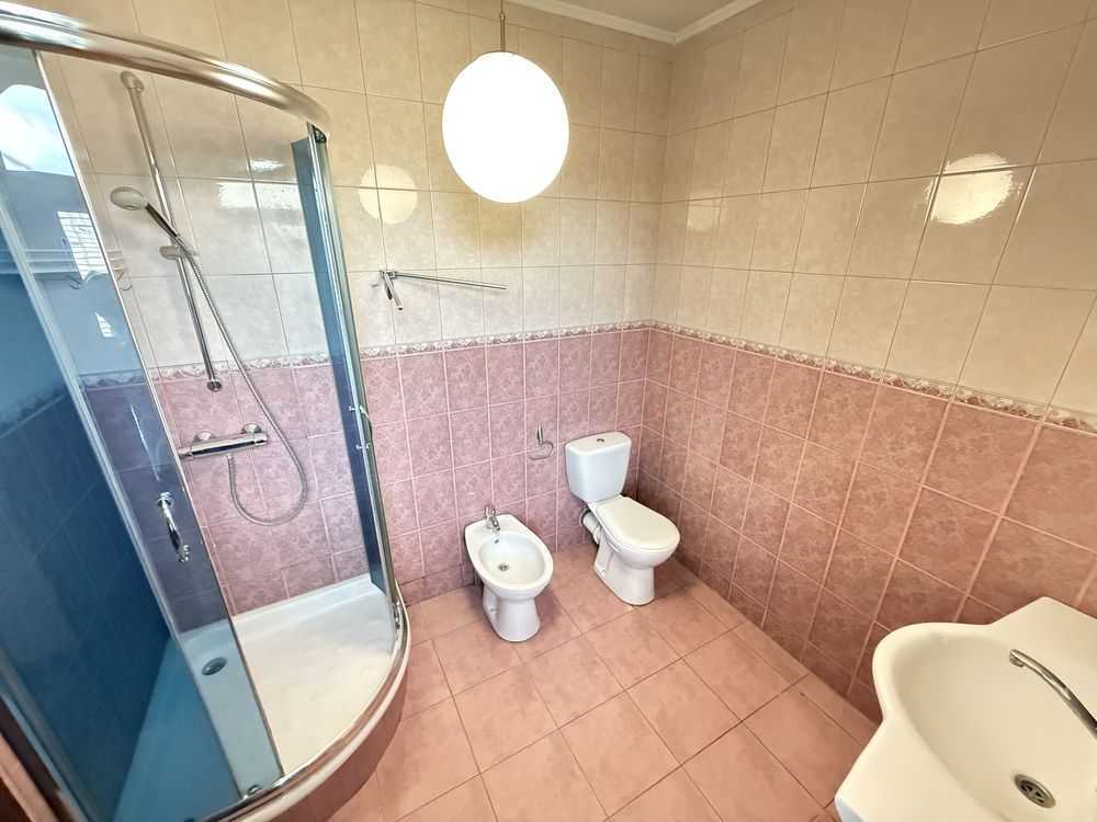Оренда будинку 200 м², Листопадна вул.