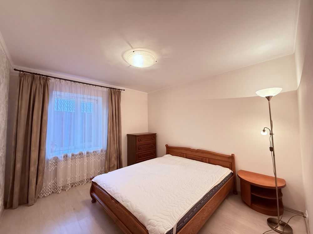 Оренда будинку 200 м², Листопадна вул.