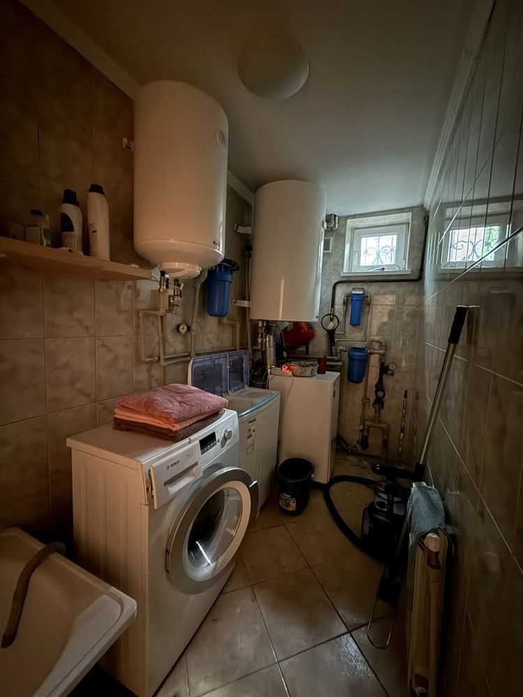 Оренда будинку 200 м², Листопадна вул.
