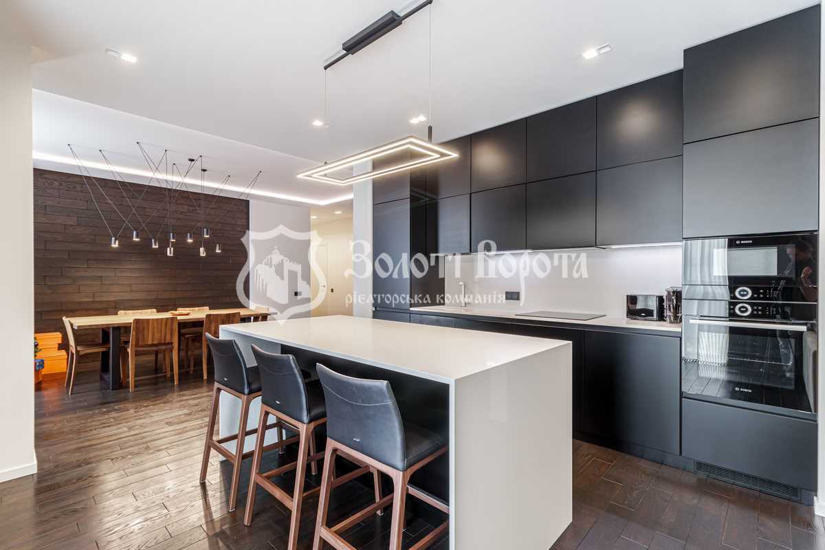 Продажа 5-комнатной квартиры 280 м², Предславинская ул., 57