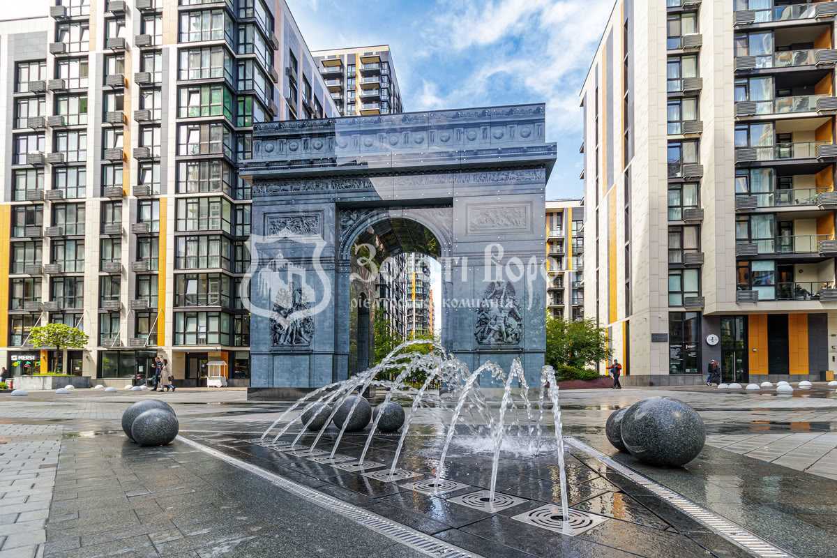 Продажа 5-комнатной квартиры 280 м², Предславинская ул., 57