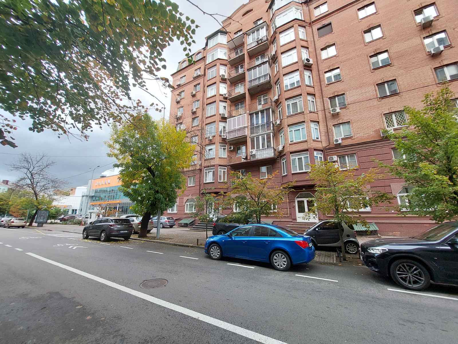 Аренда 3-комнатной квартиры 100 м², Введенская ул.