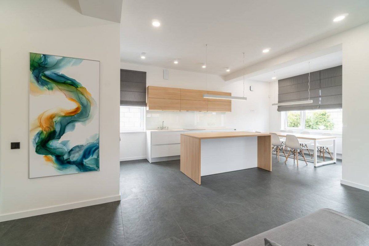 Оренда будинку 200 м², Центральна вул., 1