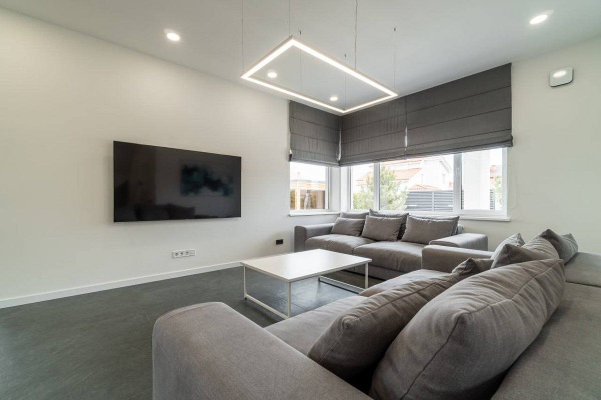 Оренда будинку 200 м², Центральна вул., 1