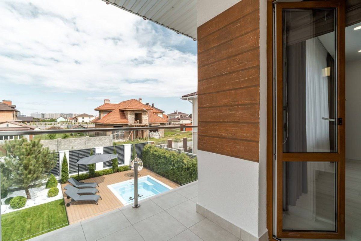 Оренда будинку 200 м², Центральна вул., 1
