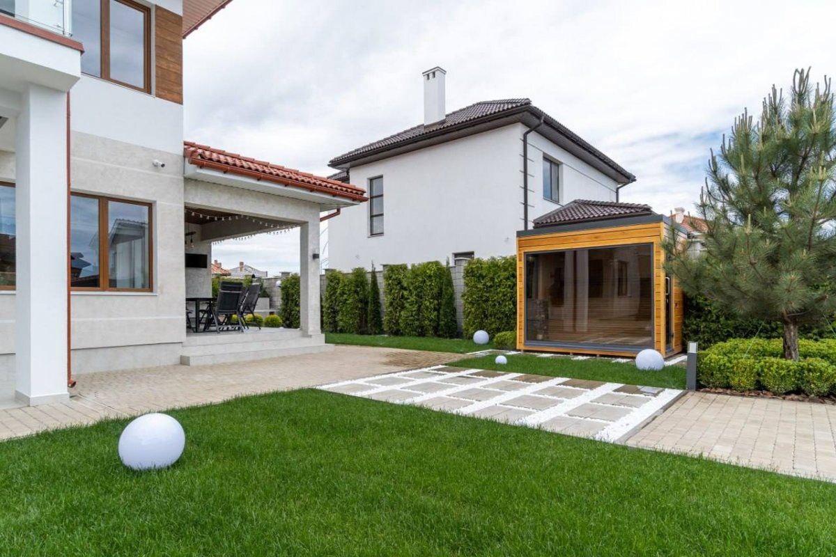 Оренда будинку 200 м², Центральна вул., 1