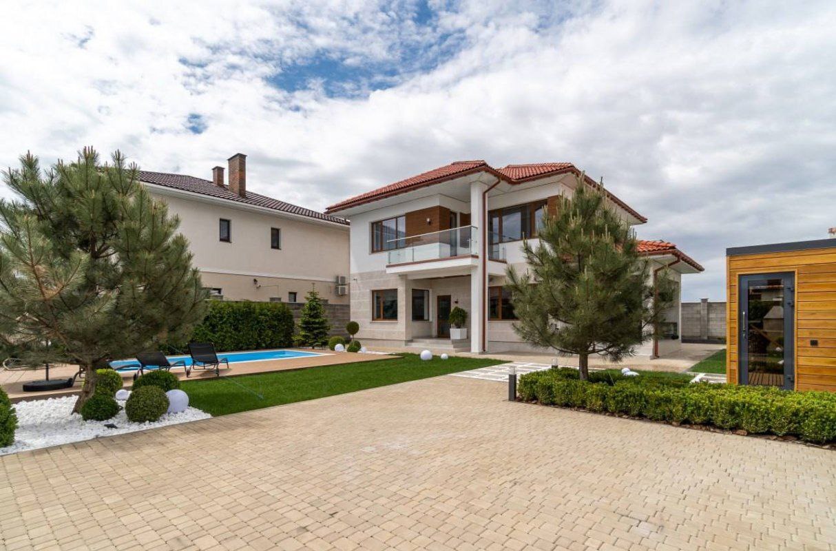 Оренда будинку 200 м², Центральна вул., 1