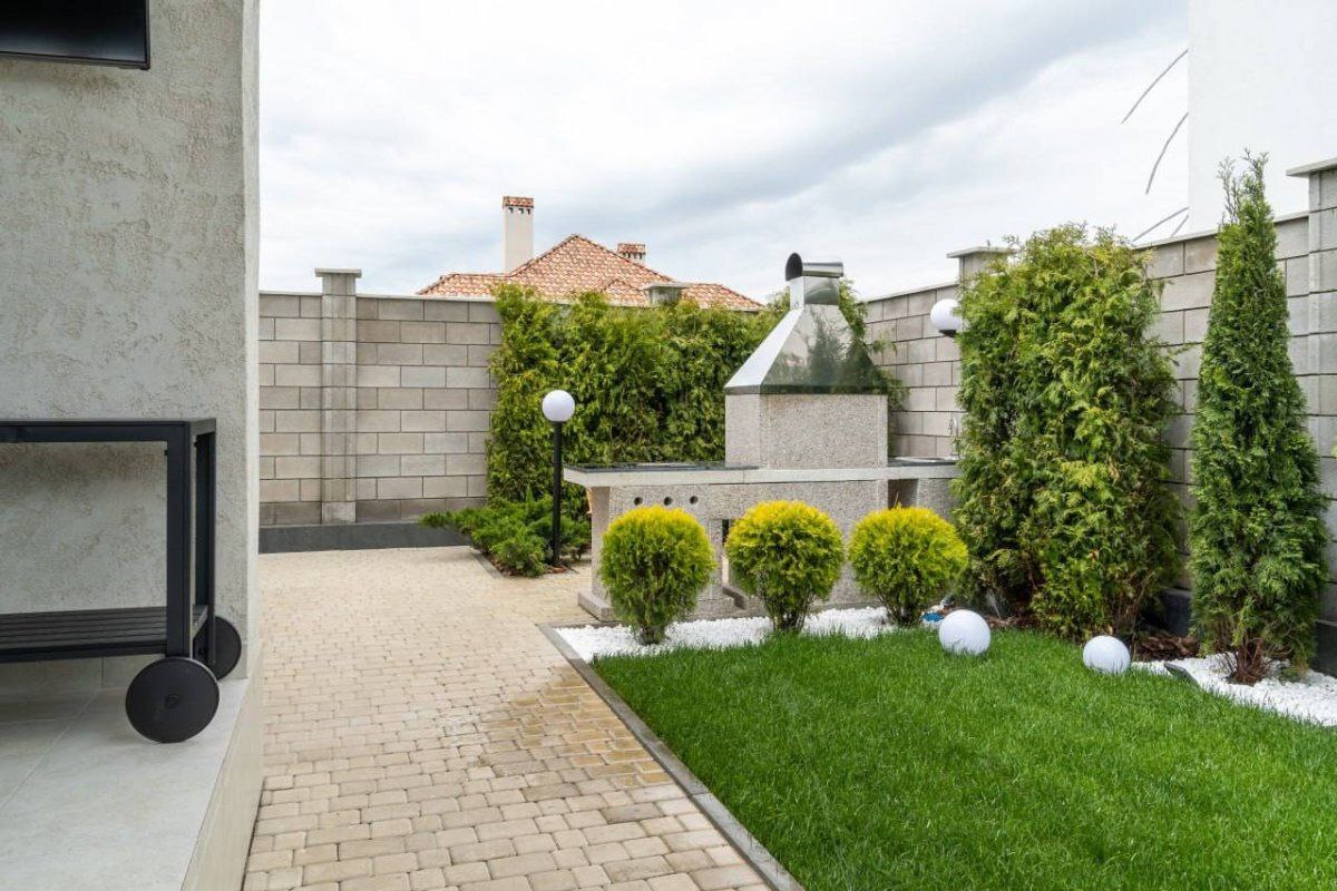 Оренда будинку 200 м², Центральна вул., 1