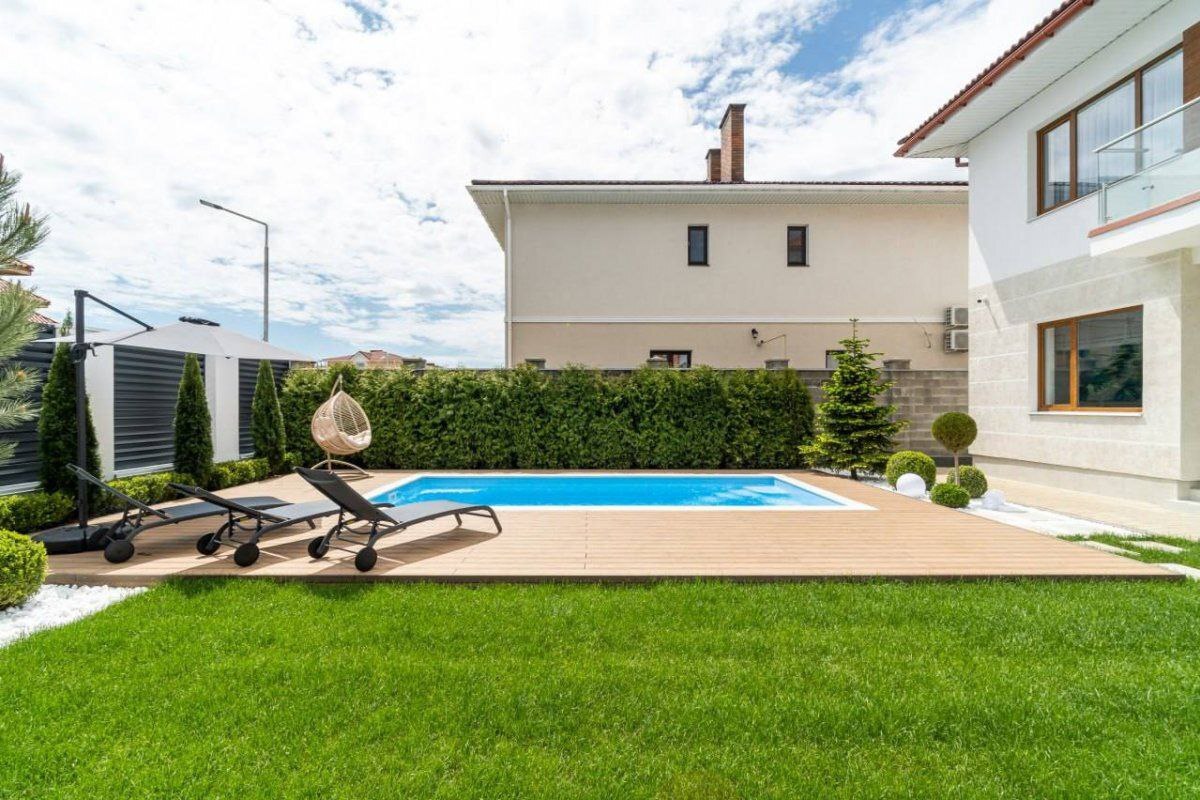 Оренда будинку 200 м², Центральна вул., 1