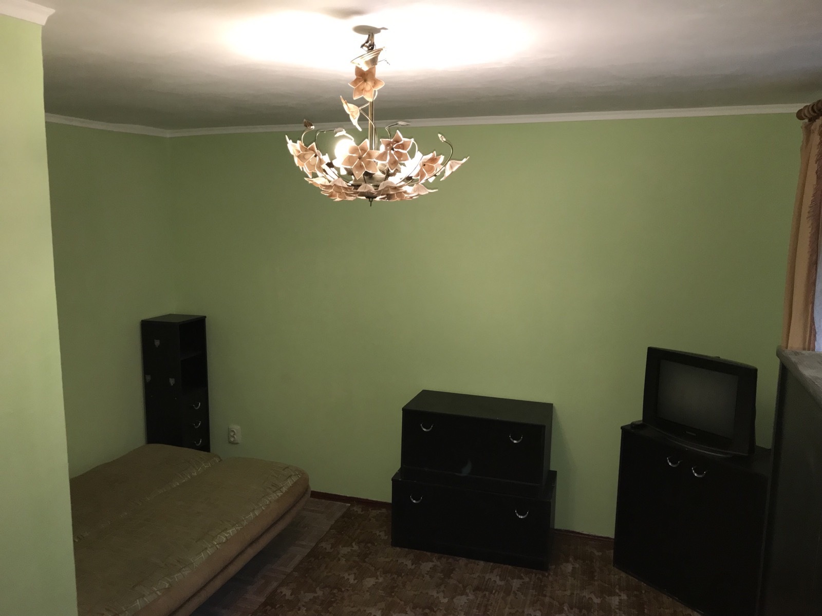 Оренда 1-кімнатної квартири 30 м², Колекторна вул., 3