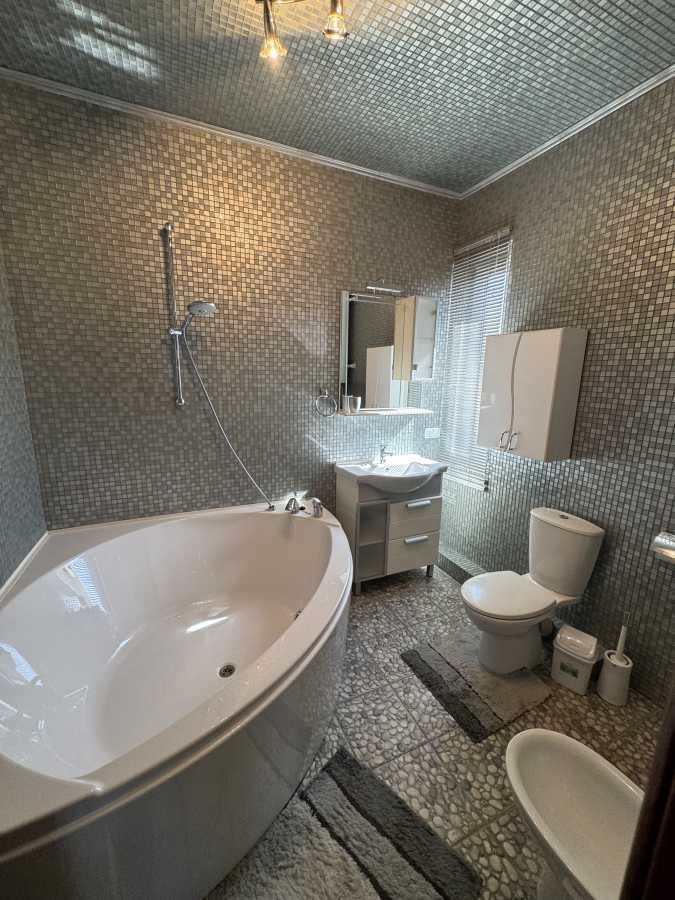Оренда будинку 450 м², Дніпровське шосе, 32