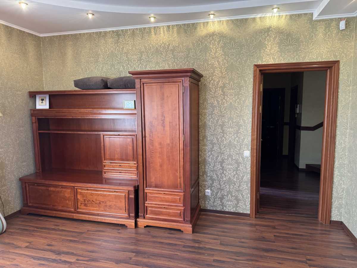 Оренда будинку 450 м², Дніпровське шосе, 32