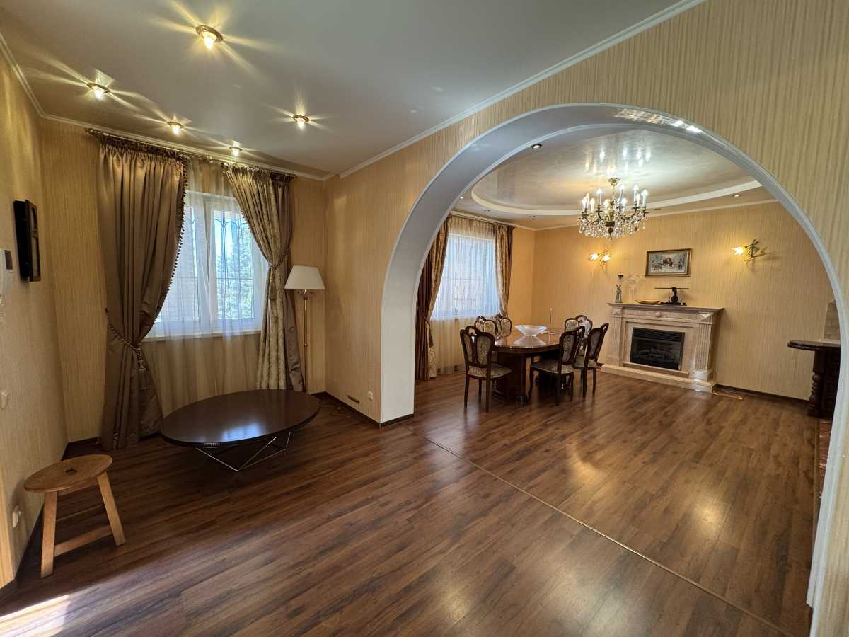 Оренда будинку 450 м², Дніпровське шосе, 32