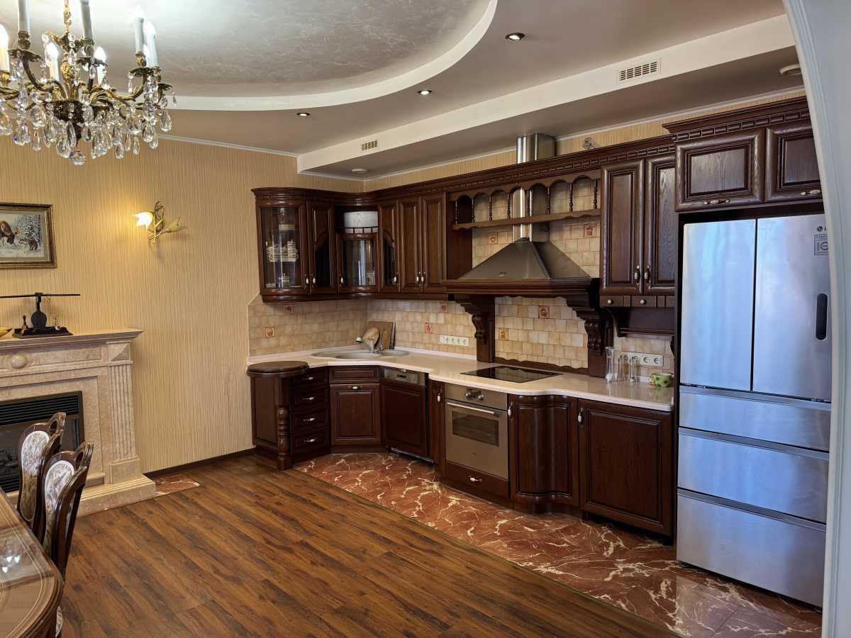 Оренда будинку 450 м², Дніпровське шосе, 32