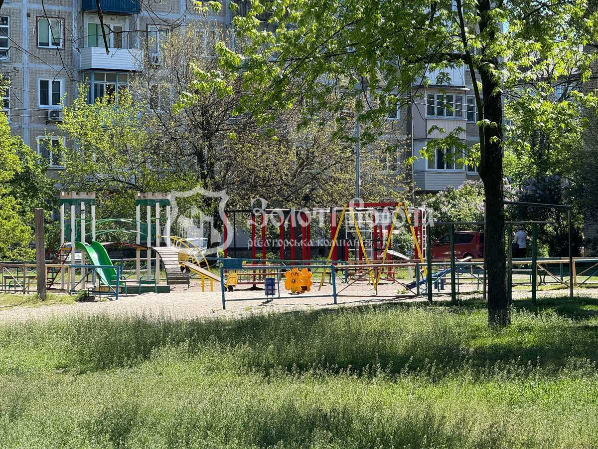 Продаж 2-кімнатної квартири 40 м², Перова бул., 22
