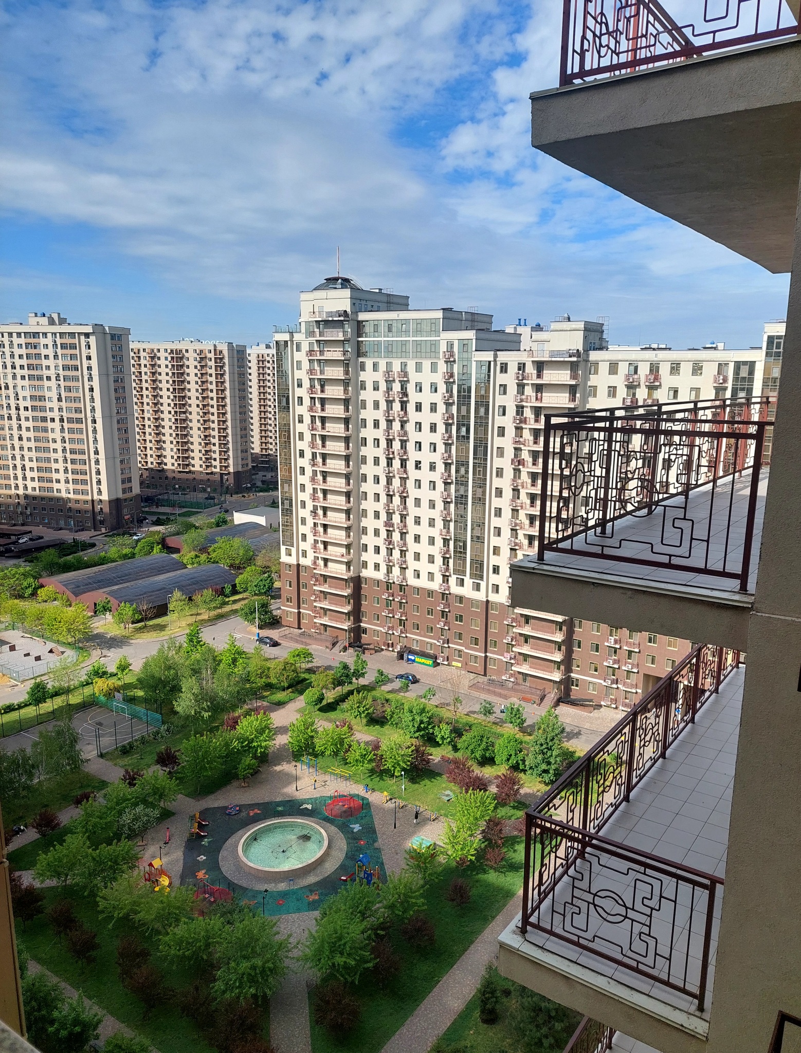 Продажа 2-комнатной квартиры 92 м², Жемчужная ул., 3
