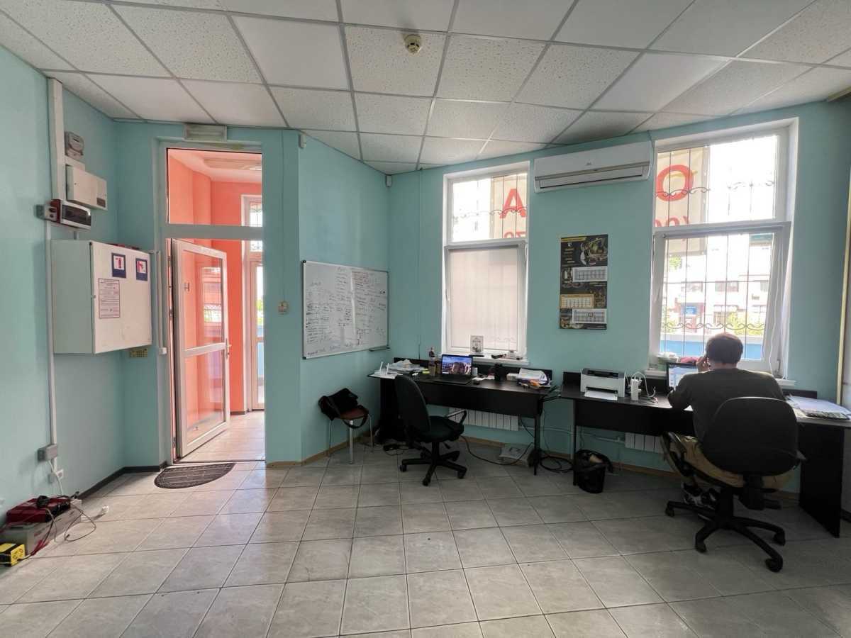 Оренда магазину 32 м², Олександра Мішуги вул., 9А