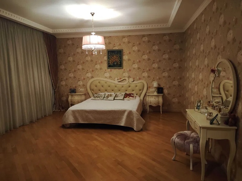 Продажа 5-комнатной квартиры 210 м², Солнечная ул.