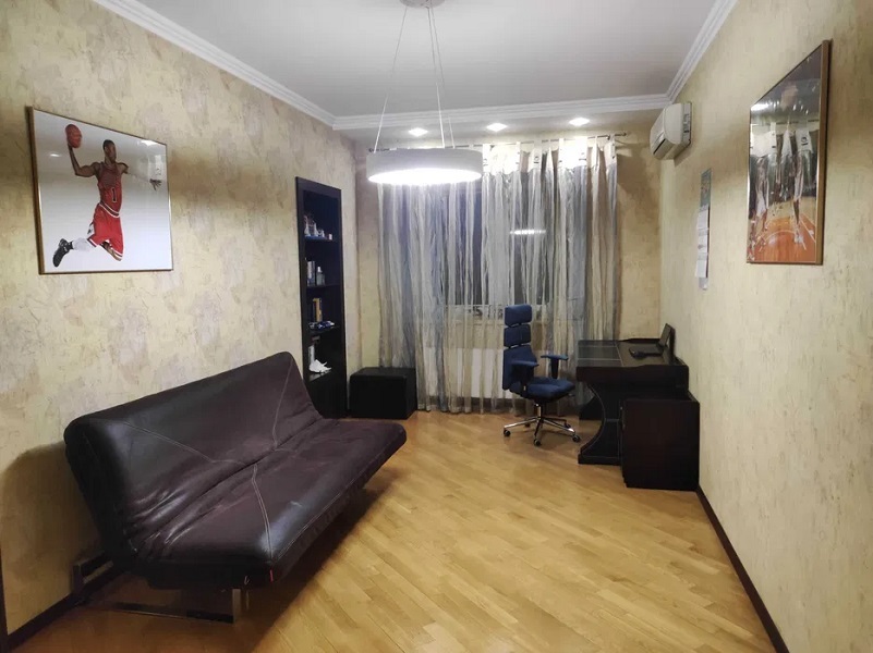 Продажа 5-комнатной квартиры 210 м², Солнечная ул.