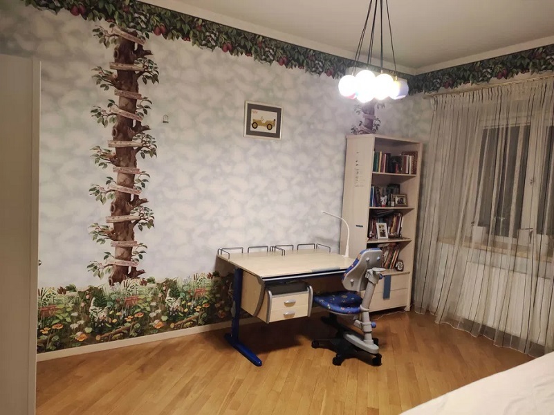 Продажа 5-комнатной квартиры 210 м², Солнечная ул.