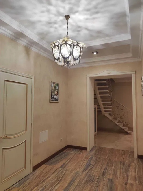 Продажа 5-комнатной квартиры 210 м², Солнечная ул.
