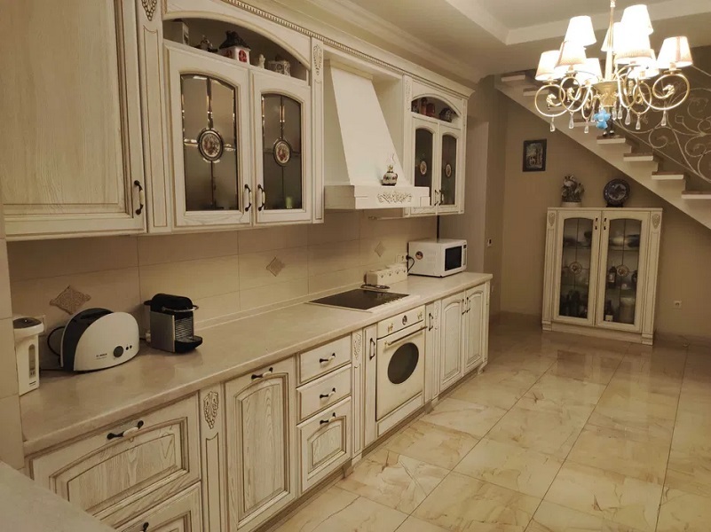Продажа 5-комнатной квартиры 210 м², Солнечная ул.