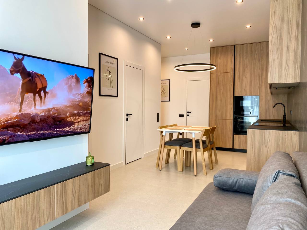 Продаж 2-кімнатної квартири 56 м², Зоряний бул.