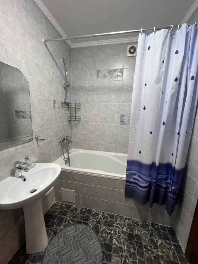 Аренда 1-комнатной квартиры 50 м², Академика Глушкова просп., 9Г